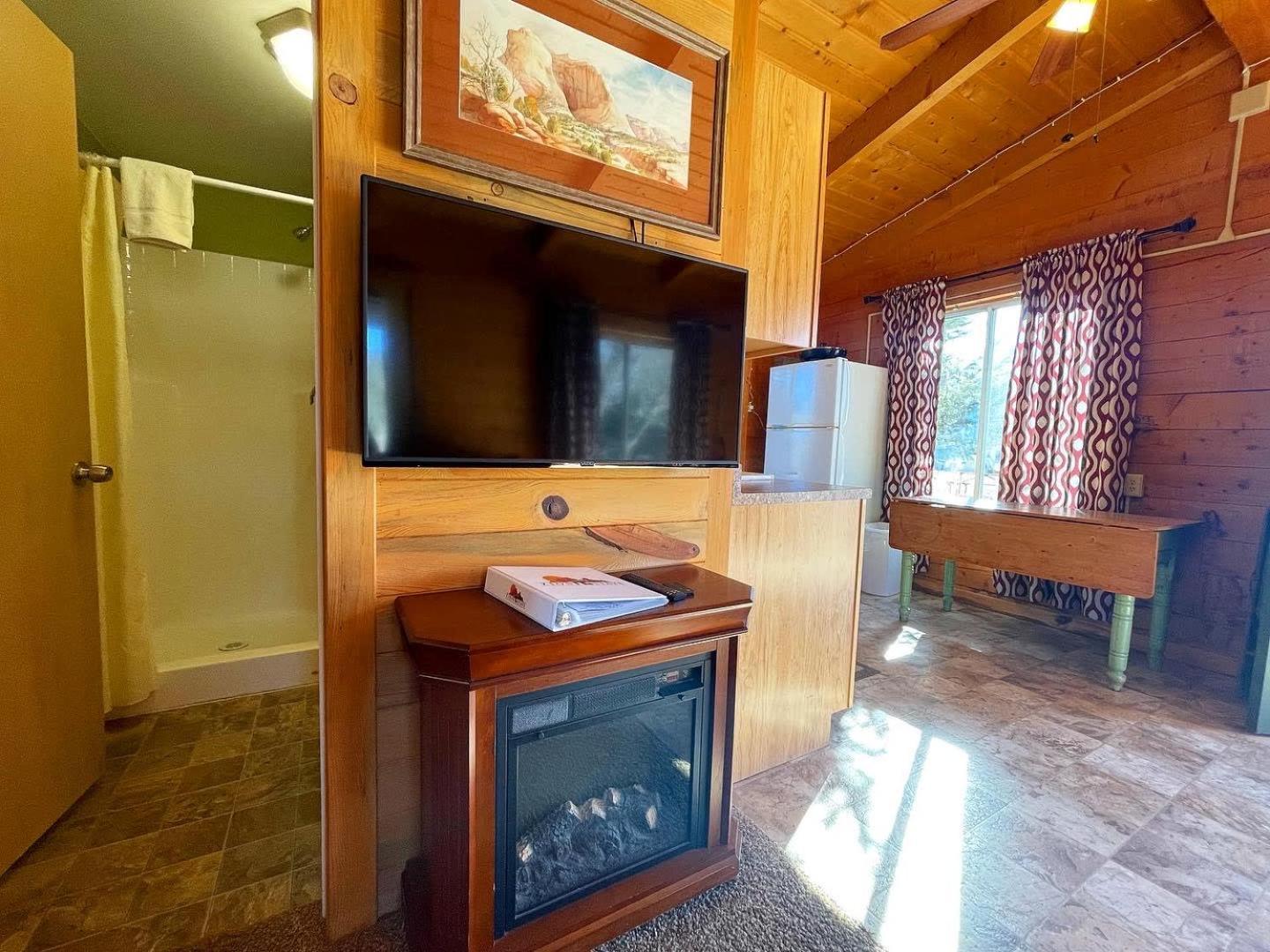 The Park Cabin At Mount Carmel Motel And Rv Park Dış mekan fotoğraf